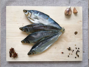 Орехи: Пелядь вяленая