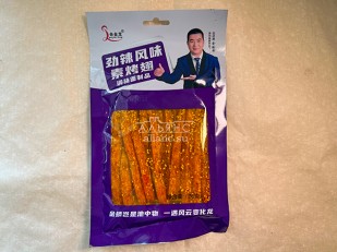 Диспенсеры для снеков: Мучные полоски ФИОЛЕТОВЫЕ со вкусом острых куриных крылышек 76 гр